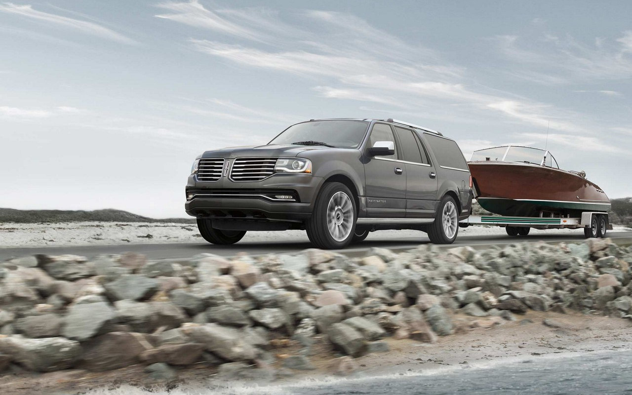 Comparison Lincoln Navigator L Reserve 2017 Vs GMC Yukon Denali 2017 SUV Drive